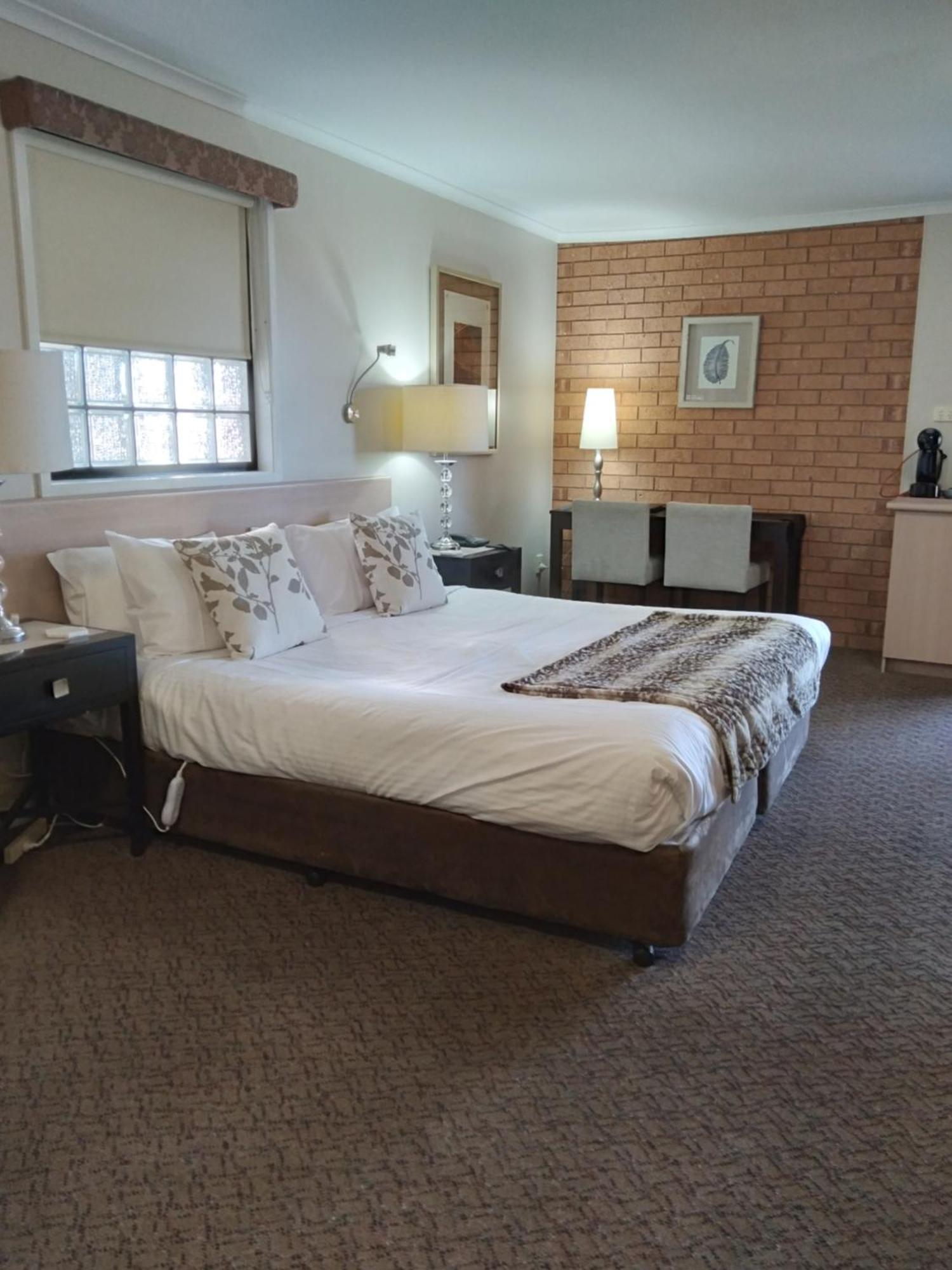 Bristol Hill Motor Inn&Peppa's Licensed Restaurant Maryborough Esterno foto