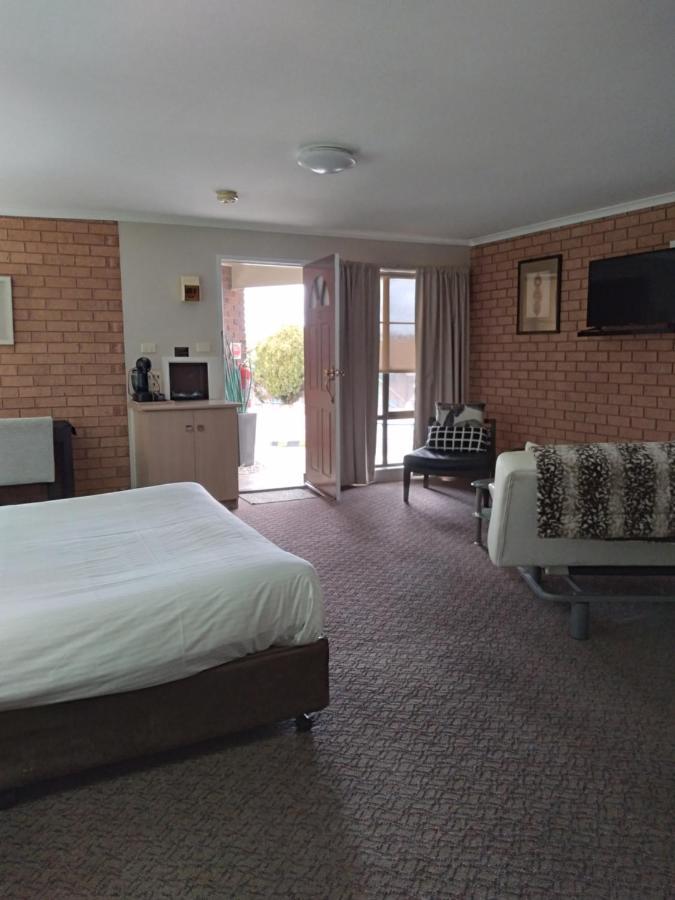Bristol Hill Motor Inn&Peppa's Licensed Restaurant Maryborough Esterno foto