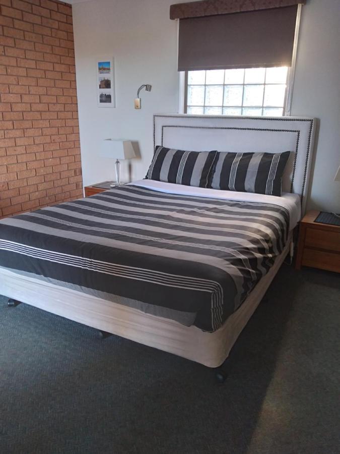 Bristol Hill Motor Inn&Peppa's Licensed Restaurant Maryborough Esterno foto