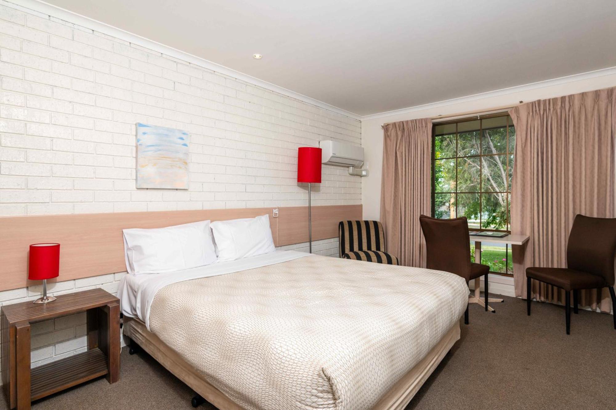 Bristol Hill Motor Inn&Peppa's Licensed Restaurant Maryborough Esterno foto