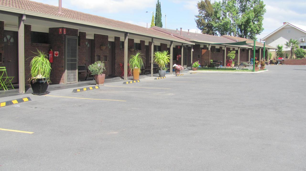 Bristol Hill Motor Inn&Peppa's Licensed Restaurant Maryborough Esterno foto