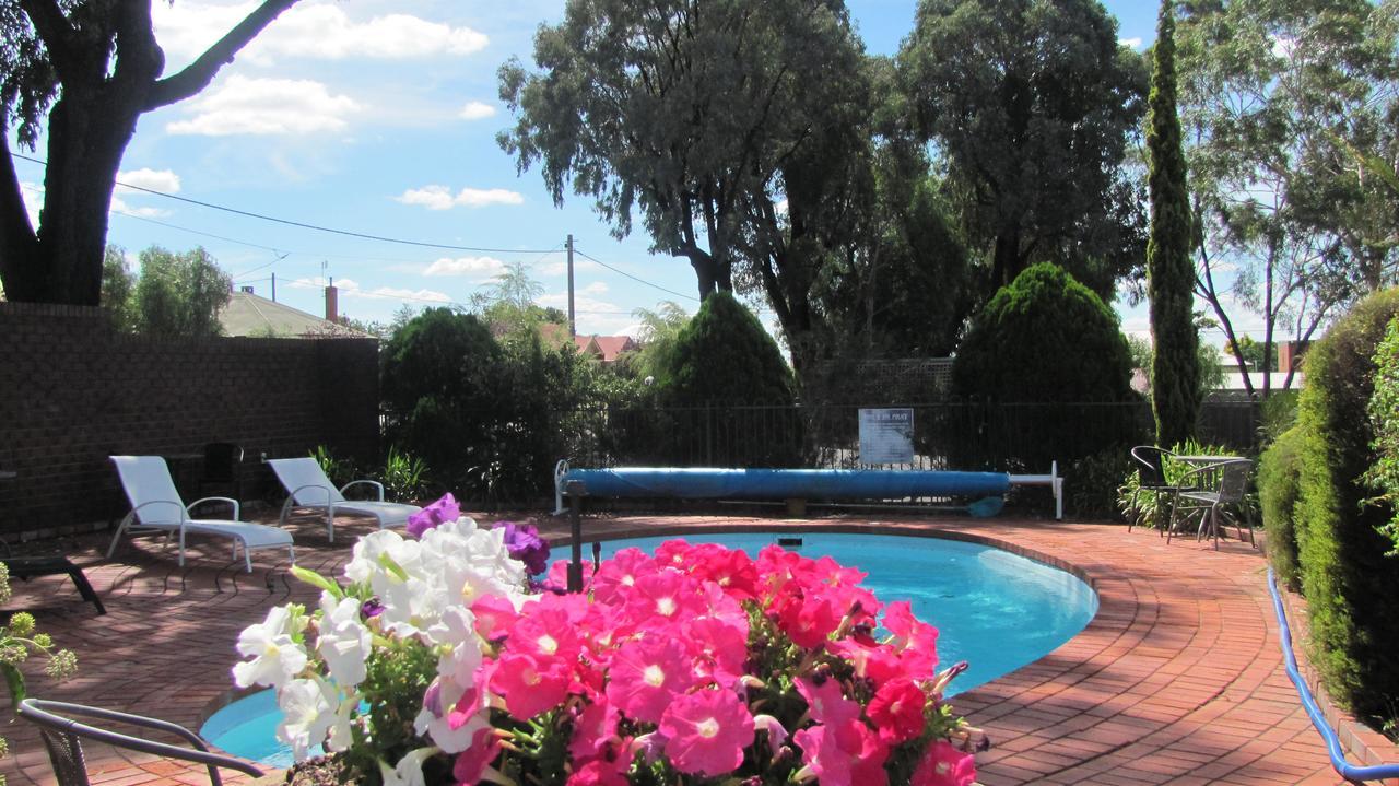 Bristol Hill Motor Inn&Peppa's Licensed Restaurant Maryborough Esterno foto
